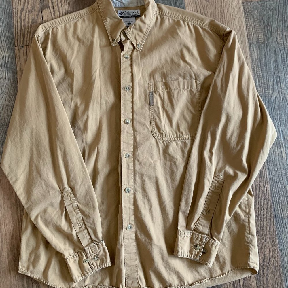 Mens Columbia size Large Long Sleeve Button Down Shirt with Collar